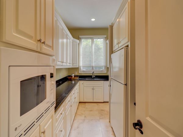 Amazing Large Home short walk to the beach