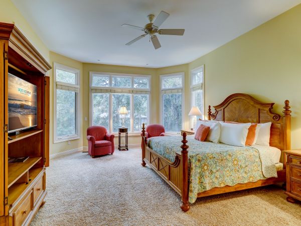 Amazing Large Home short walk to the beach