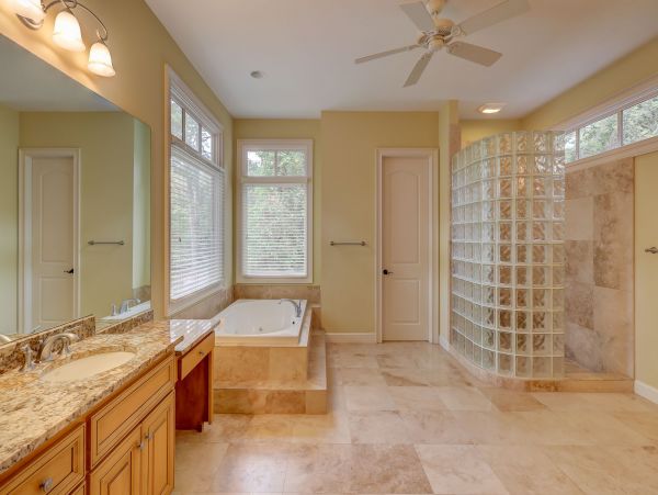 Amazing Large Home short walk to the beach