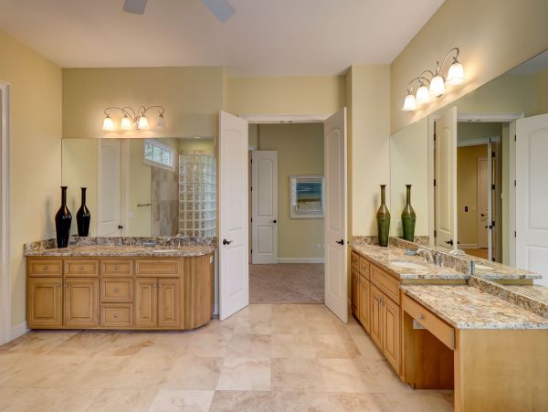 Amazing Large Home short walk to the beach