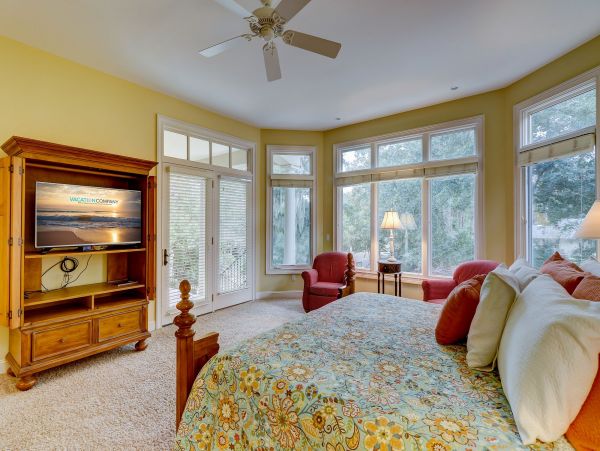 Amazing Large Home short walk to the beach