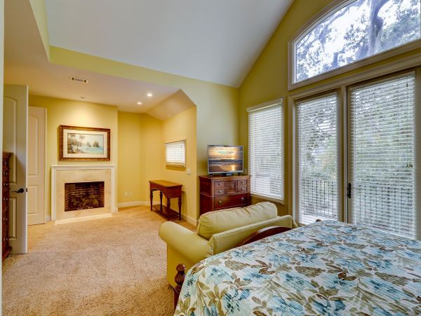 Amazing Large Home short walk to the beach