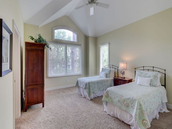 Amazing Large Home short walk to the beach