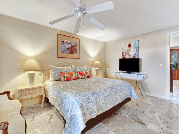 Oceanfront Vacation Home with 5 Bedrooms in Hilton Head