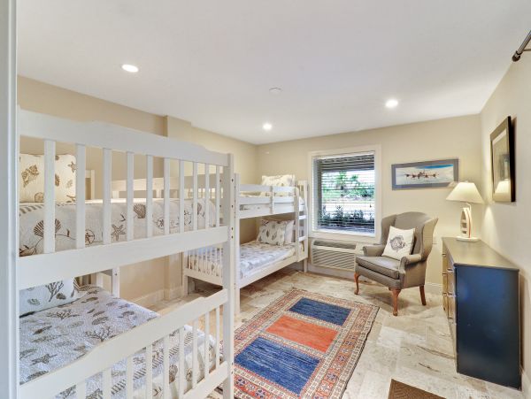Oceanfront Vacation Home with 5 Bedrooms in Hilton Head