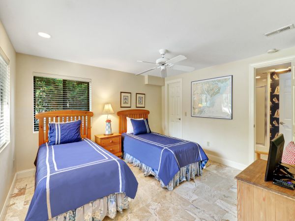 Oceanfront Vacation Home with 5 Bedrooms in Hilton Head