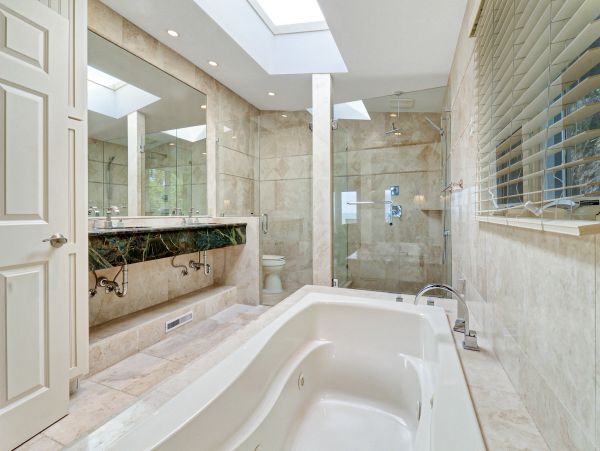 Oceanfront Vacation Home with 5 Bedrooms in Hilton Head