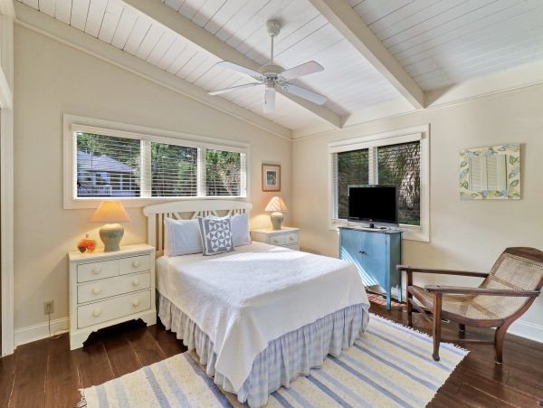 Oceanfront Vacation Home with 5 Bedrooms in Hilton Head