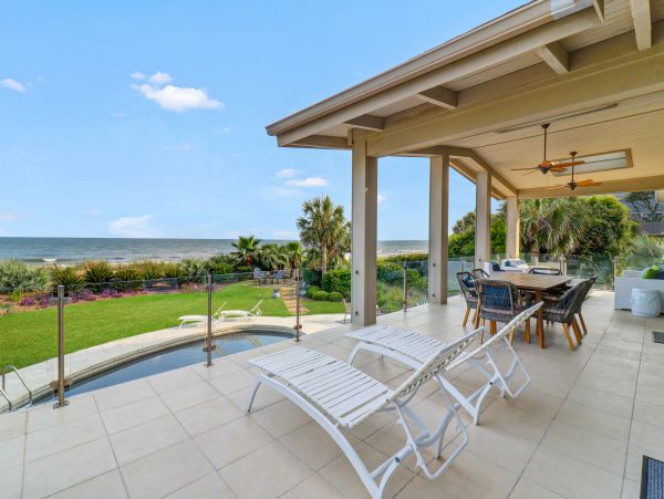 Oceanfront Vacation Home with 5 Bedrooms in Hilton Head