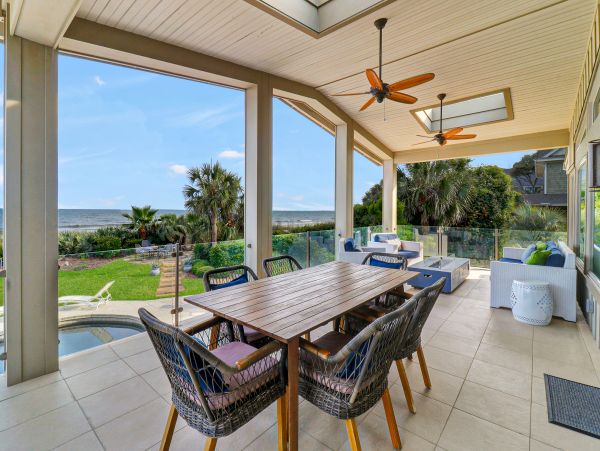 Oceanfront Vacation Home with 5 Bedrooms in Hilton Head