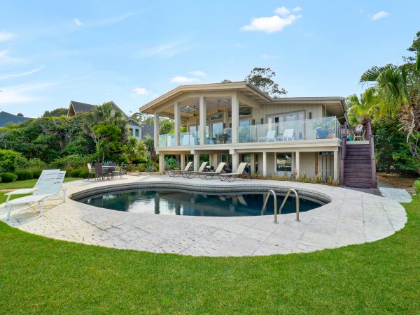 Oceanfront Vacation Home with 5 Bedrooms in Hilton Head