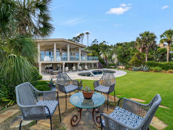 Oceanfront Vacation Home with 5 Bedrooms in Hilton Head