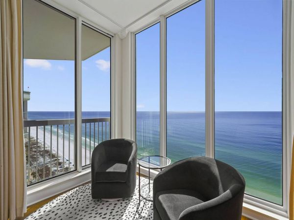 Great Ocean Views 5 Bedroom Penthouse on the Beach in Destin