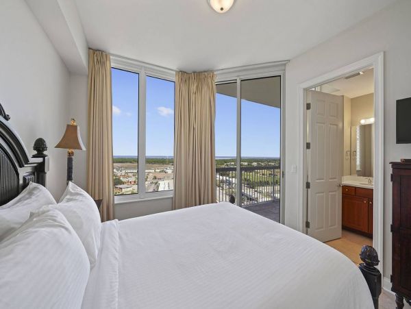 Great Ocean Views 5 Bedroom Penthouse on the Beach in Destin