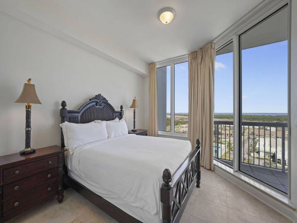 Great Ocean Views 5 Bedroom Penthouse on the Beach in Destin