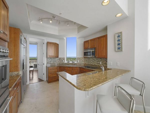Great Ocean Views 5 Bedroom Penthouse on the Beach in Destin