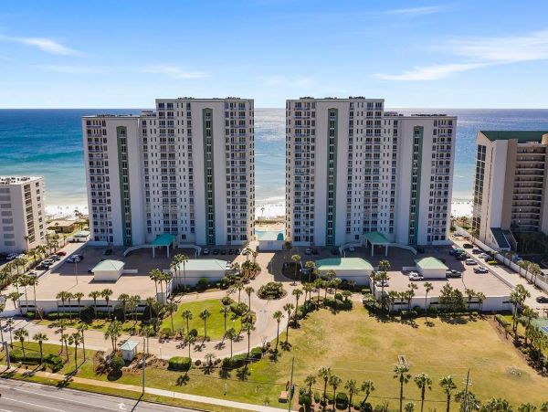 Great Ocean Views 5 Bedroom Penthouse on the Beach in Destin