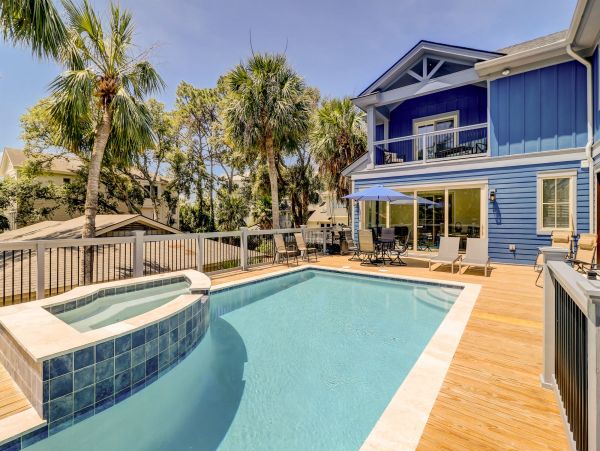 7 Bedroom House 2 min walk to Beach