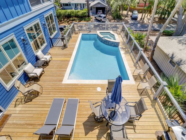 7 Bedroom House 2 min walk to Beach