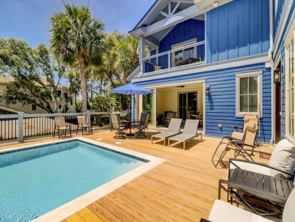 7 Bedroom House 2 min walk to Beach
