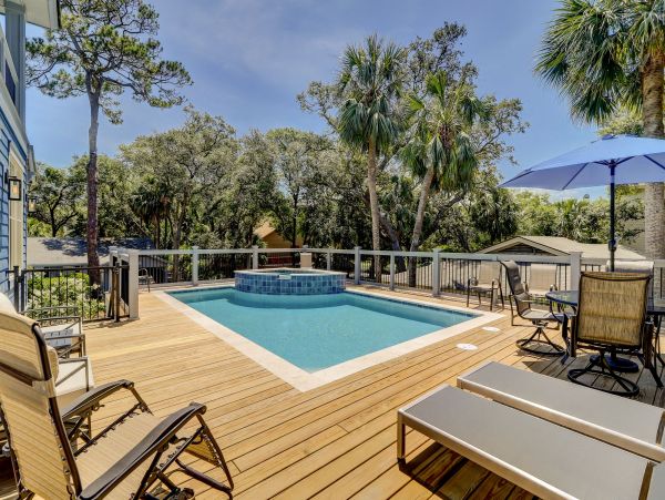 7 Bedroom House 2 min walk to Beach
