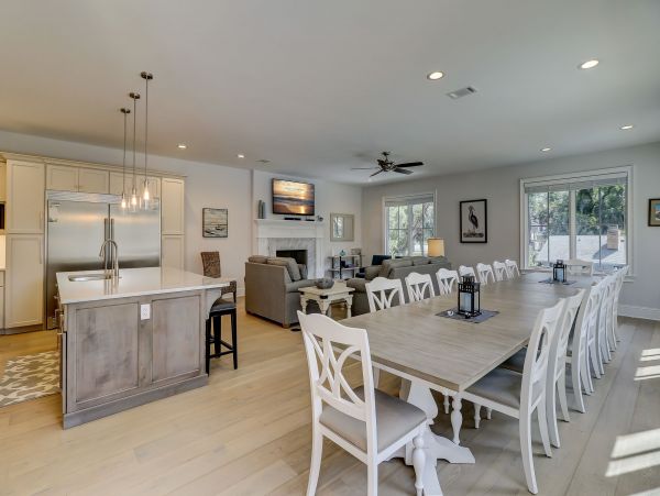 7 Bedroom House 2 min walk to Beach