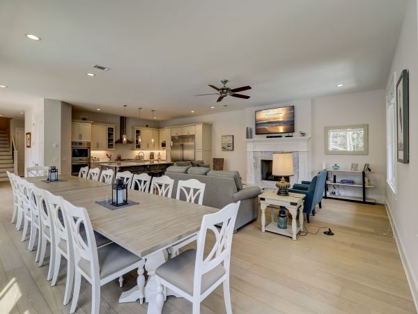 7 Bedroom House 2 min walk to Beach
