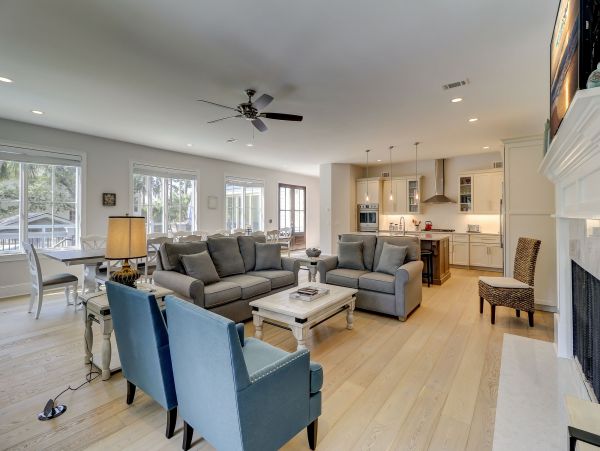 7 Bedroom House 2 min walk to Beach