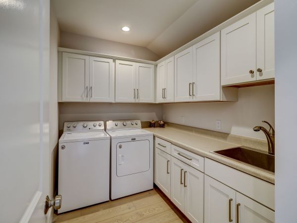 7 Bedroom House 2 min walk to Beach