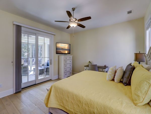 7 Bedroom House 2 min walk to Beach