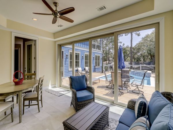 7 Bedroom House 2 min walk to Beach