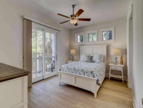 7 Bedroom House 2 min walk to Beach