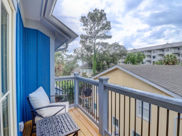 7 Bedroom House 2 min walk to Beach