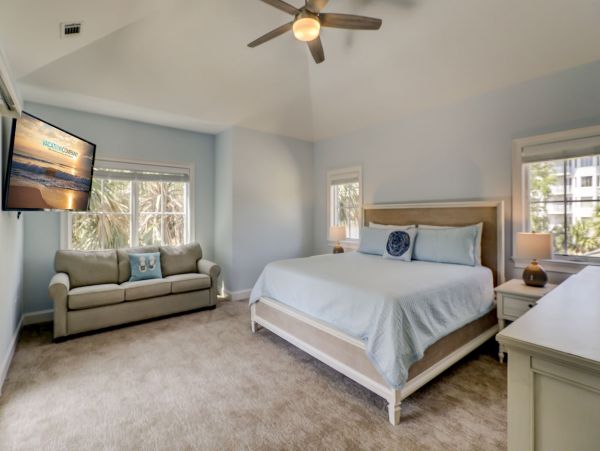 7 Bedroom House 2 min walk to Beach