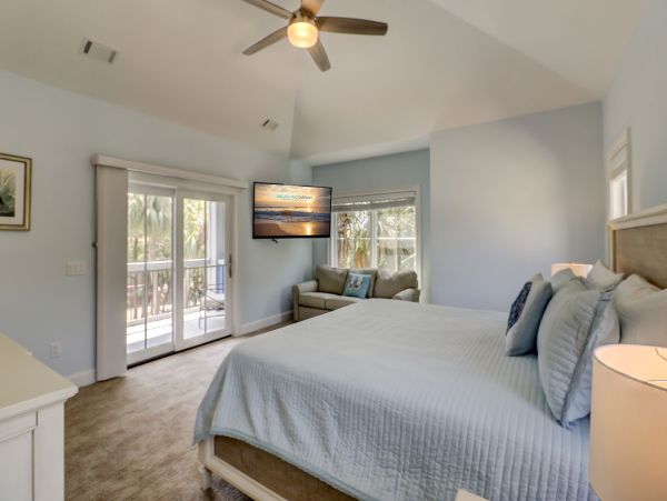 7 Bedroom House 2 min walk to Beach