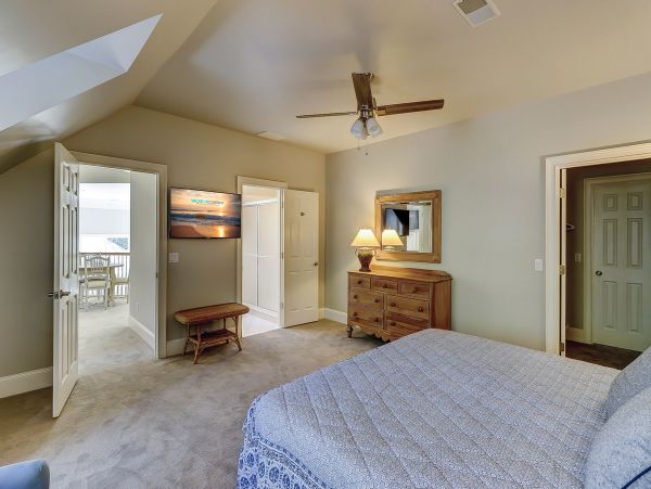 Hilton Head Luxury Vacation Accommodation Walk to Beach