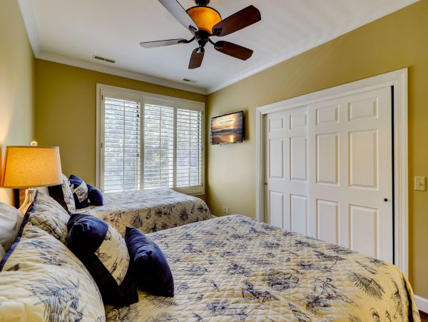 Hilton Head Luxury Vacation Accommodation Walk to Beach