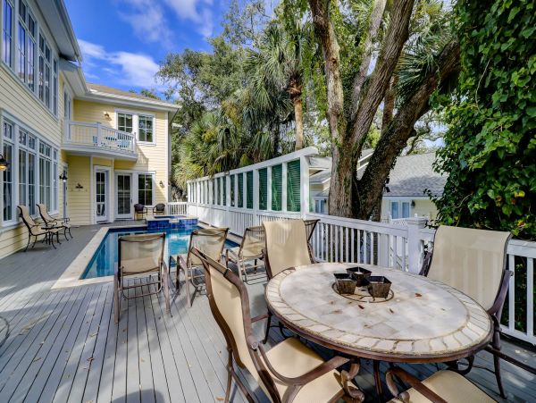 Hilton Head Six Bedroom Luxury Vacation Residence- 100 Steps to Beach