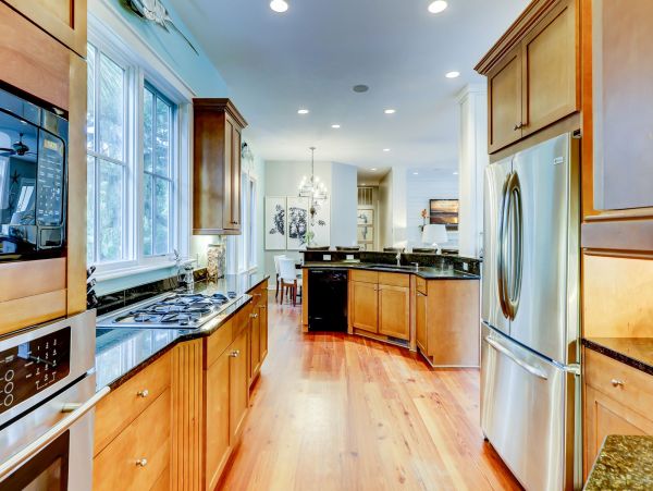 Hilton Head Six Bedroom Luxury Vacation Residence- 100 Steps to Beach