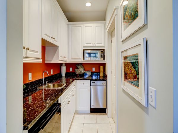 Hilton Head Six Bedroom Luxury Vacation Residence- 100 Steps to Beach