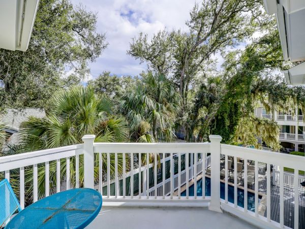 Hilton Head Six Bedroom Luxury Vacation Residence- 100 Steps to Beach
