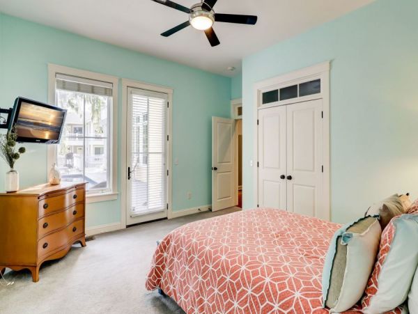 Hilton Head Six Bedroom Luxury Vacation Residence- 100 Steps to Beach