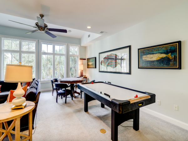 Hilton Head Six Bedroom Luxury Vacation Residence- 100 Steps to Beach