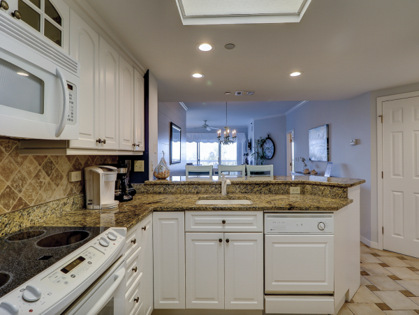 Beachfront 2 Bedroom Vacation Condo in Hilton Head