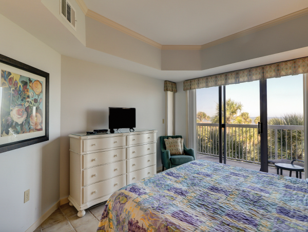 Beachfront 2 Bedroom Vacation Condo in Hilton Head