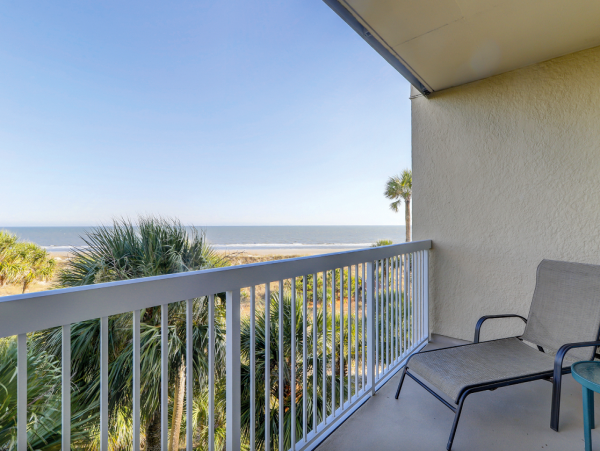 Beachfront 2 Bedroom Vacation Condo in Hilton Head