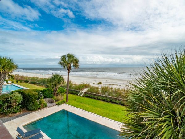 On Beach Vacation Home Five Bedroom in Hilton Head