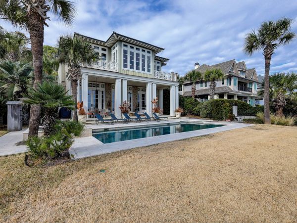 On Beach Vacation Home Five Bedroom in Hilton Head