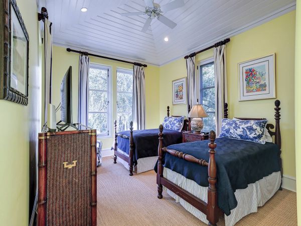 On Beach Vacation Home Five Bedroom in Hilton Head