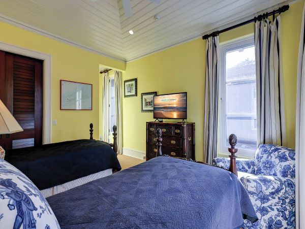 On Beach Vacation Home Five Bedroom in Hilton Head
